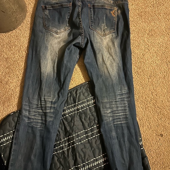 VIP DISTRESSED JEANS 5/6 - Picture 3 of 12